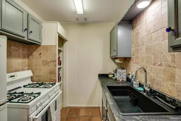 San Antonio, TX 78204-1320,206 MADISON UNIT B