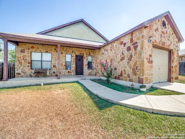 531 Indian Crossing, Jourdanton, TX 78026