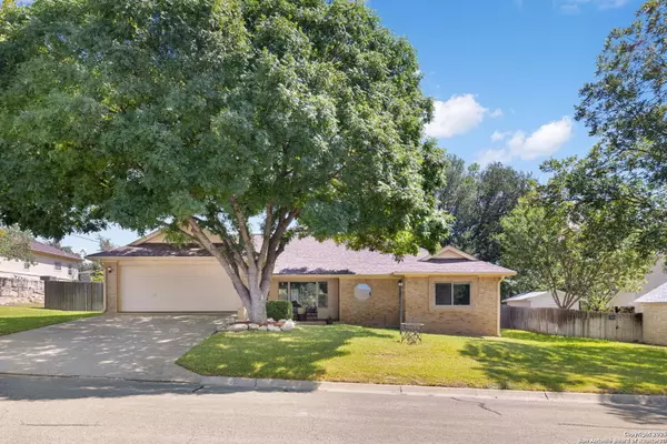 207 Red Oak, Ingram, TX 78025