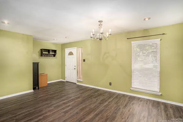 San Antonio, TX 78233,5638 Wood Walk St