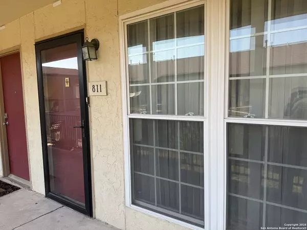 8702 Village UNIT 811, San Antonio, TX 78217