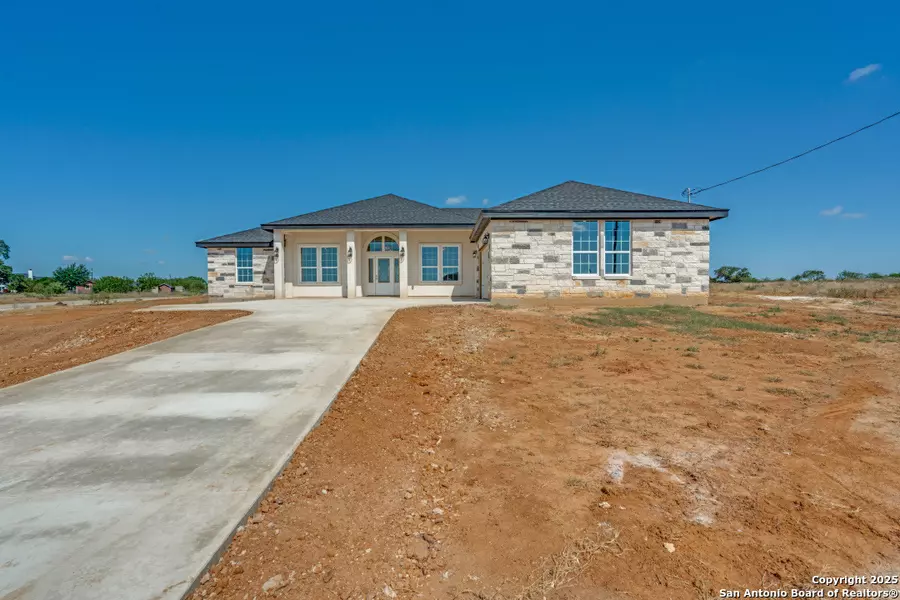 171 Hidden Ranch, Floresville, TX 78114