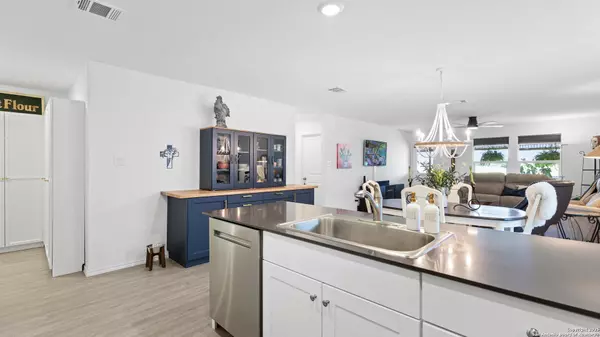 Seguin, TX 78155,216 Pacific Waters