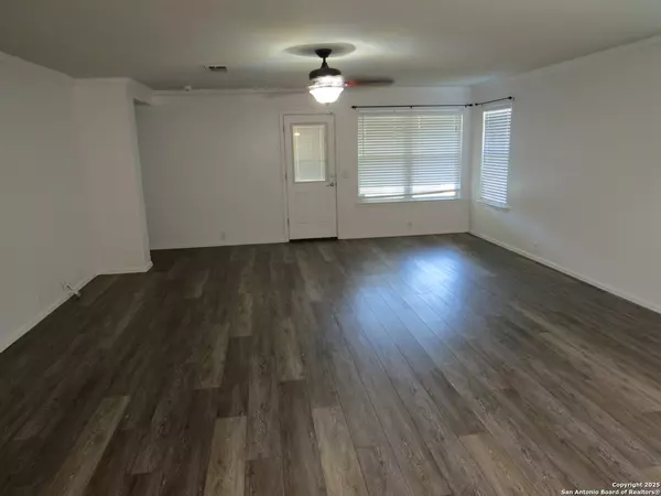 Schertz, TX 78154,1353 Tractor