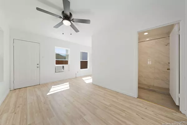 San Antonio, TX 78210-2225,115 DUMOULIN