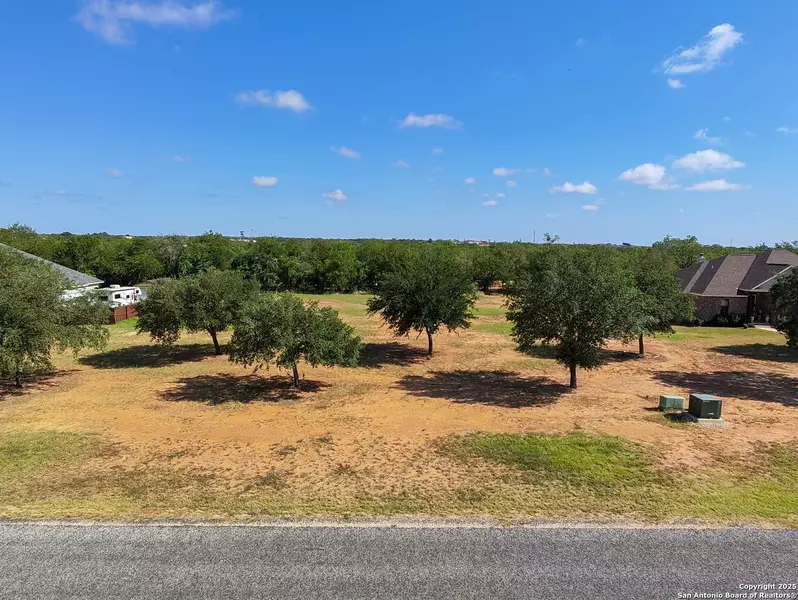 117 W SHORT MEADOW DR, Lytle, TX 78052