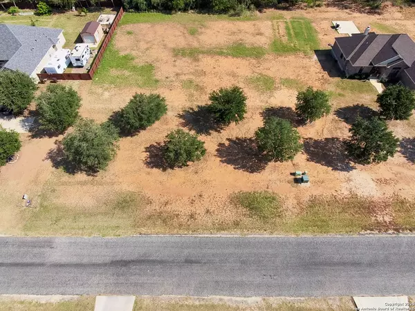 Lytle, TX 78052,117 W SHORT MEADOW DR