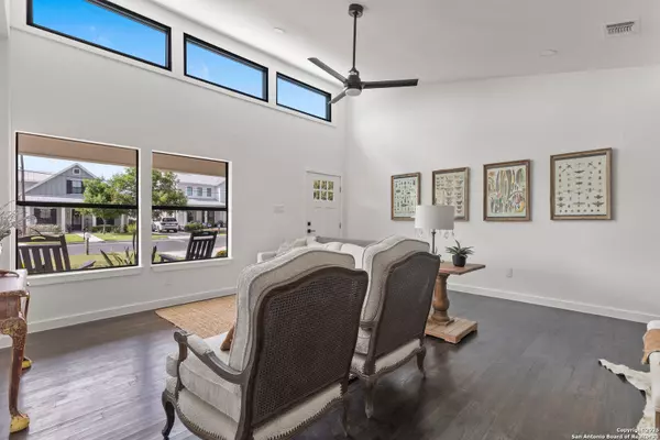 Boerne, TX 78006,320 Hickman