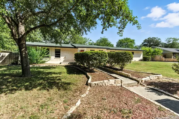 202 Shalimar Dr, Castle Hills, TX 78213-2607