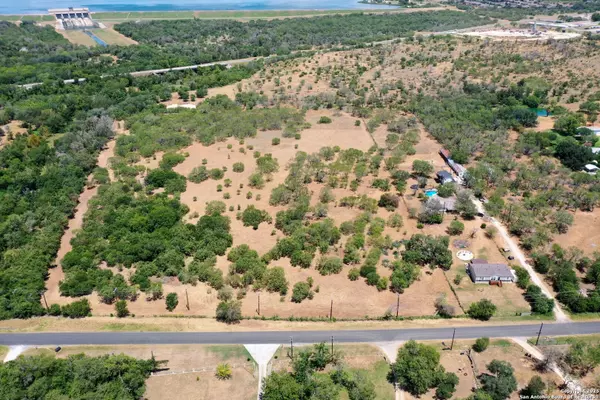 9805 Elmendorf LaVernia Rd,  San Antonio,  TX 78223