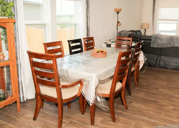 Floresville, TX 78114,469 Middle Green