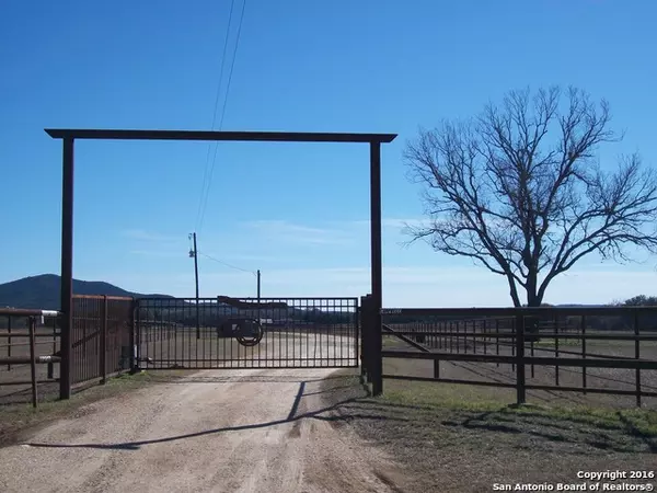 11217 FM 470, Tarpley, TX 78883