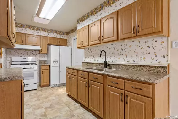 Schertz, TX 78154,443 River Road