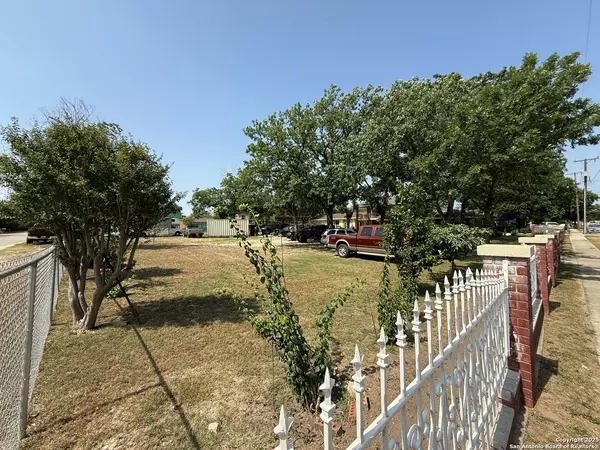 710 Baetz BLVD 1, San Antonio, TX 78221