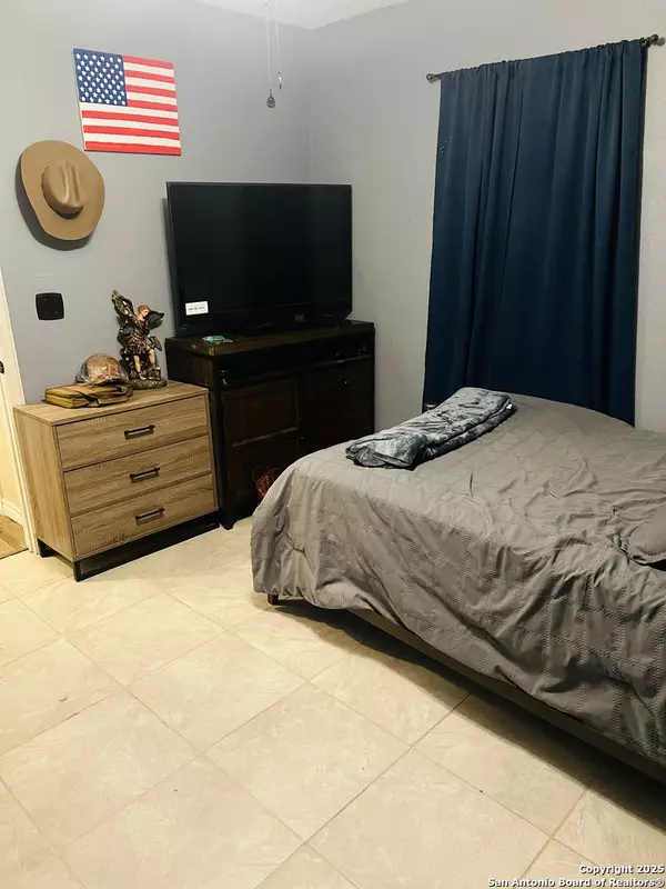 Pearsall, TX 78061,219 S Peach