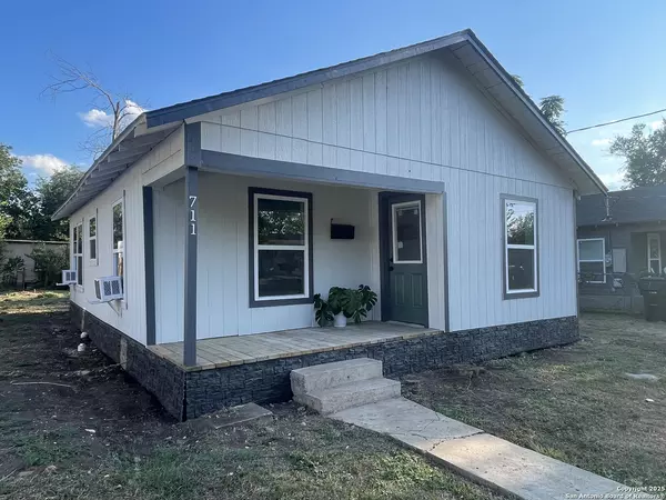 711 Mitchell, Seguin, TX 78155