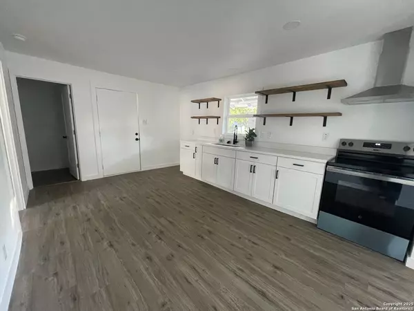 Seguin, TX 78155,711 Mitchell