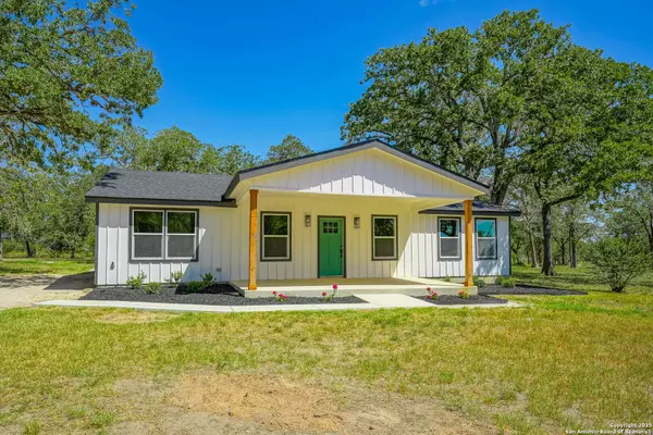 148 Hickory, La Vernia, TX 78121