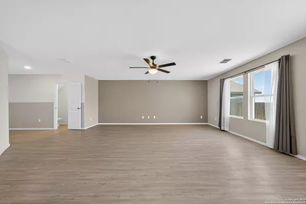 Converse, TX 78109,10716 Sweepback