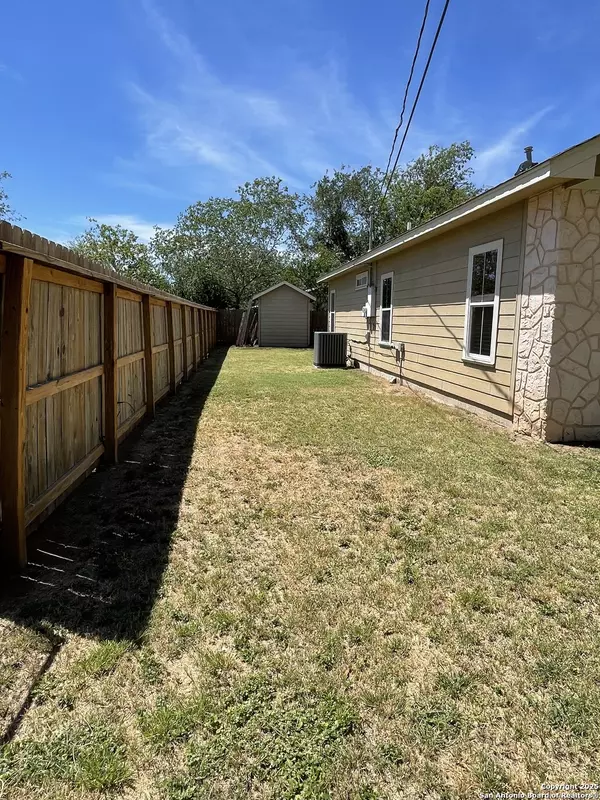 Devine, TX 78016,615 McAnnely