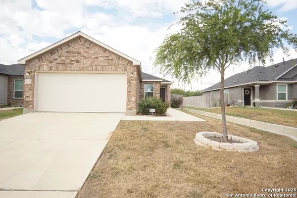 Elmendorf, TX 78112,5031 Kayak Cove