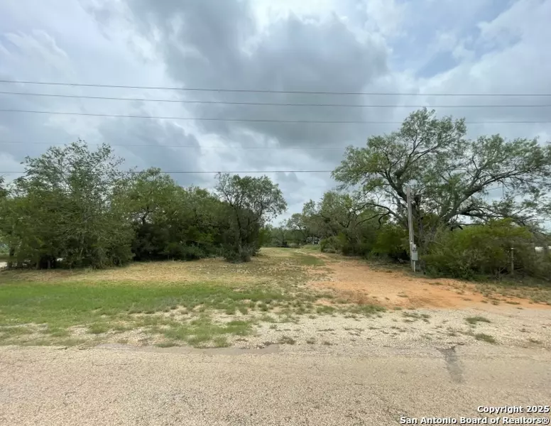 16002 Kilowatt Rd, Elmendorf, TX 78112