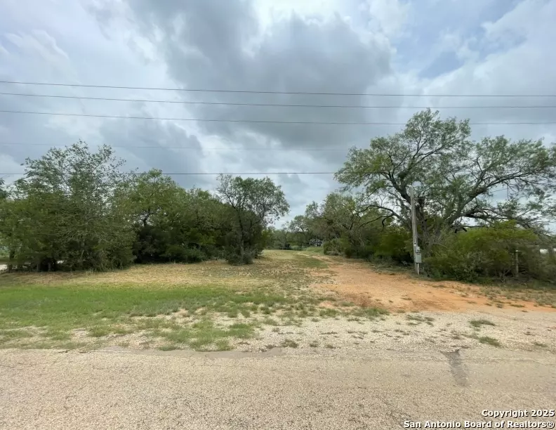 Elmendorf, TX 78112,16002 Kilowatt Rd