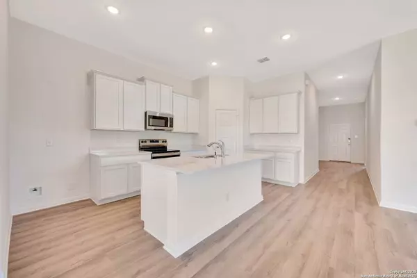 Seguin, TX 78155,1116 Limestone Ridge