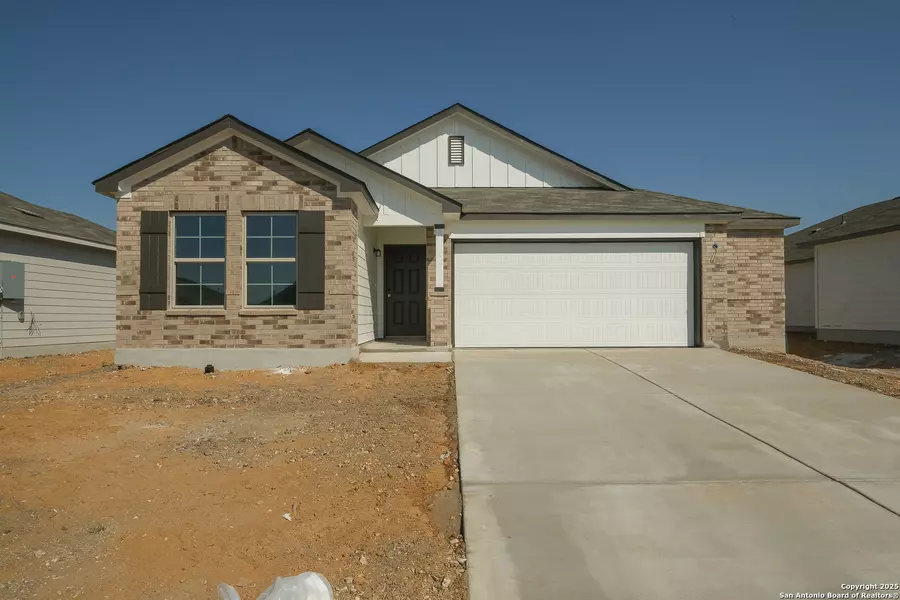 1140 Limestone Ridge, Seguin, TX 78155