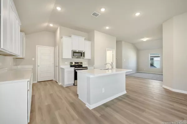 Seguin, TX 78155,1140 Limestone Ridge