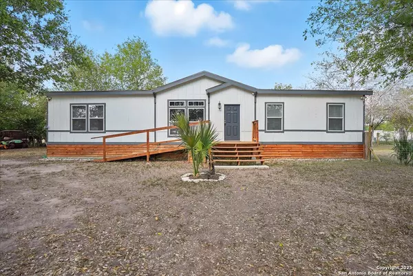 1004 Catholic Cemetery, George West, TX 78022