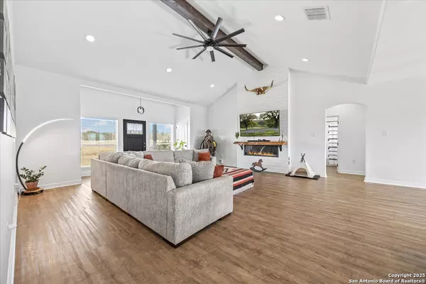 Gonzales, TX 78629,475 county road 240