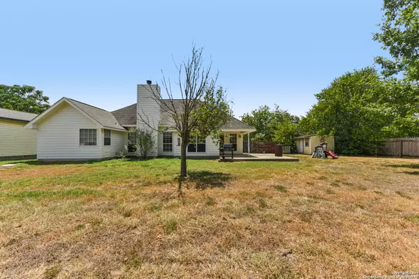 184 Meadow Ln, Martindale, TX 78655