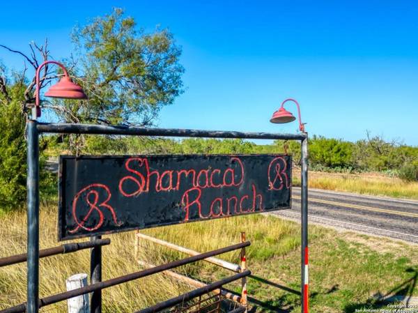 1799 shumaca, Carrizo Springs, TX 78834