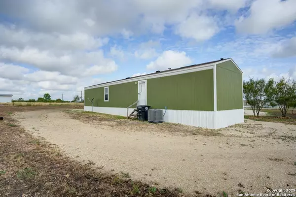 Hondo, TX 78861,779 Lobo