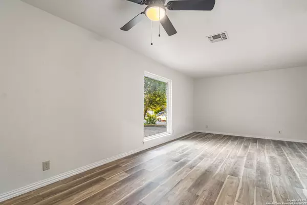 San Antonio, TX 78240,5914 Forest Mill St