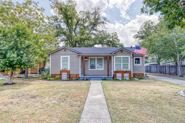 829 Maple, Uvalde, TX 78801