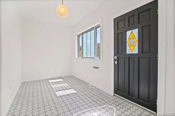 San Antonio, TX 78201,915 Gramercy