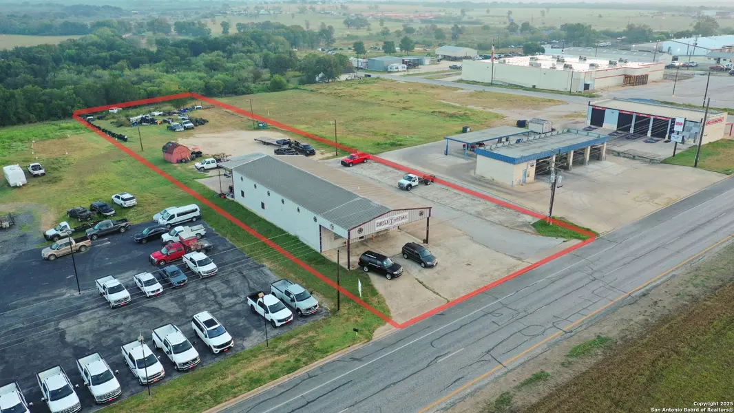 1505 E Sarah Dewitt Dr, Gonzales, TX 78629