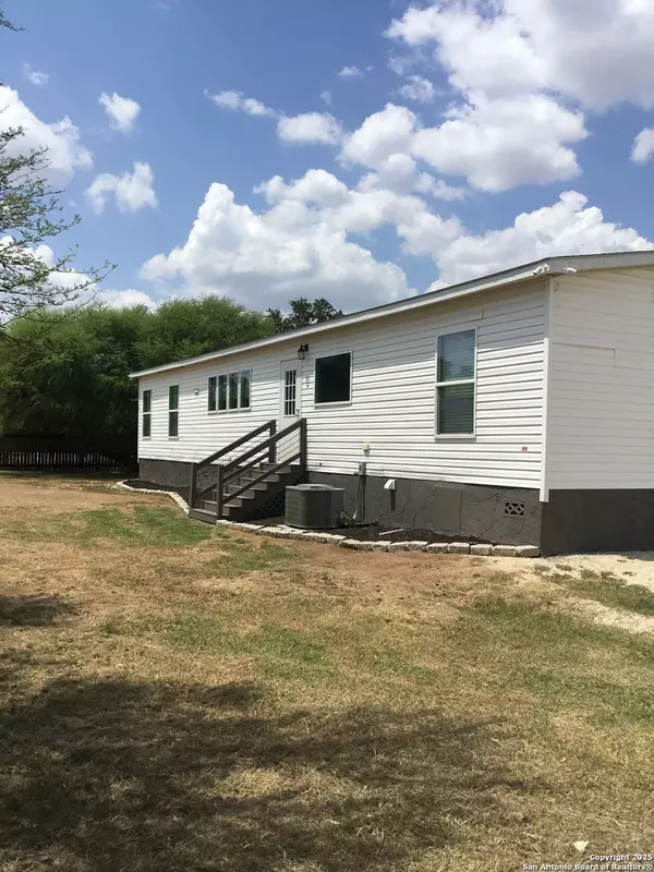 Sabinal, TX 78881,680 SE Front AVE
