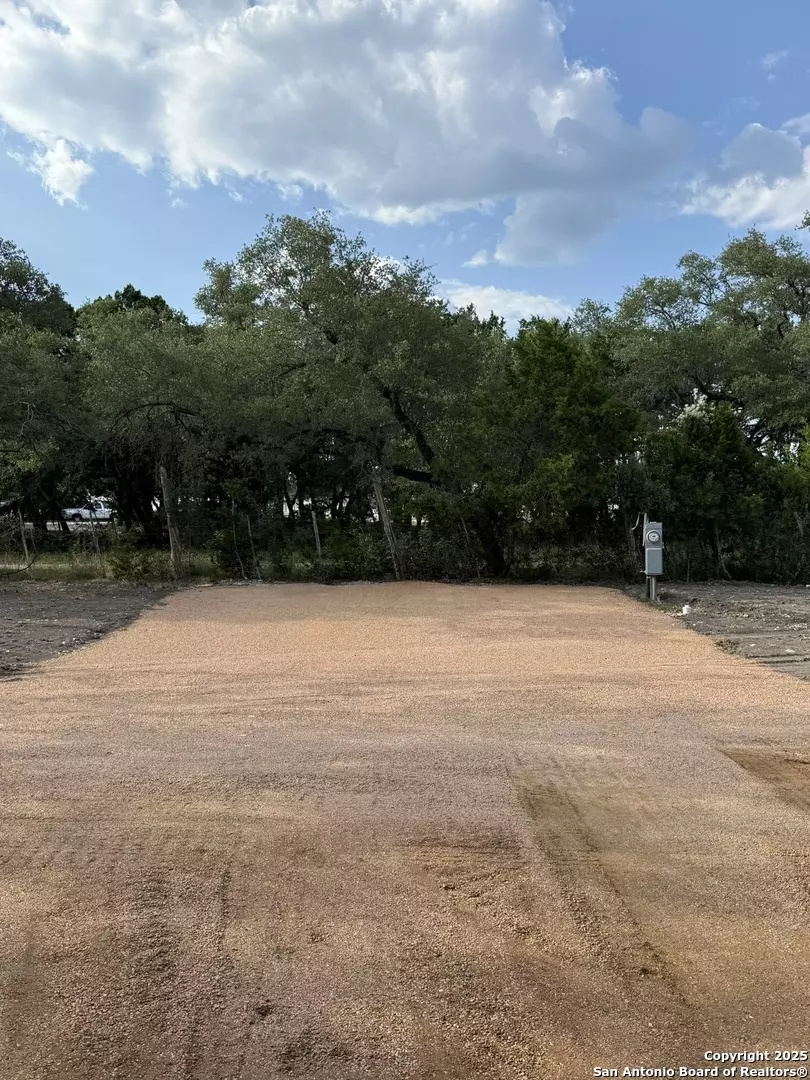 Lakehills, TX 78063,8894 FM 1283