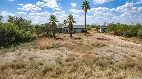 81 Martinez Lane, Carrizo Springs, TX 78834