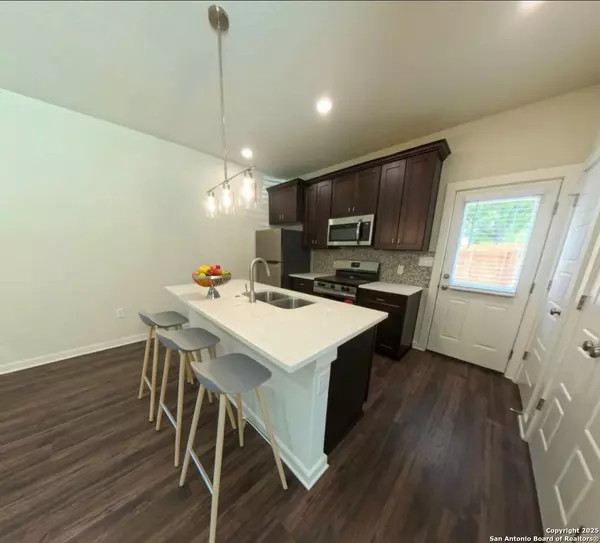 San Antonio, TX 78203,810 S walters UNIT # 201