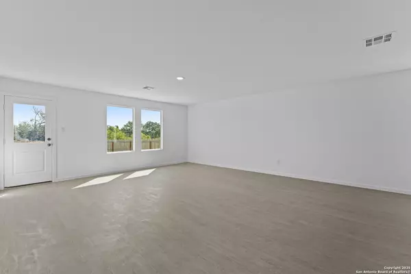 Floresville, TX 78114,104 Vista View