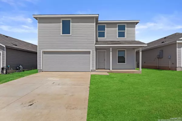 121 Oak Hurst Dr, Floresville, TX 78114