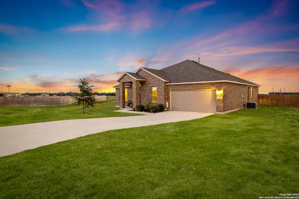 Floresville, TX 78114,104 Scarlet Oak