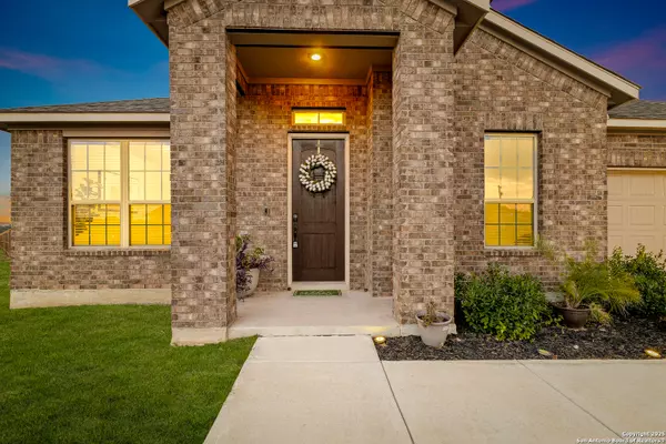 Floresville, TX 78114,104 Scarlet Oak