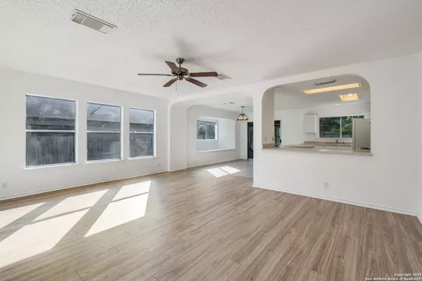 Helotes, TX 78023,9618 Diamond Cliff