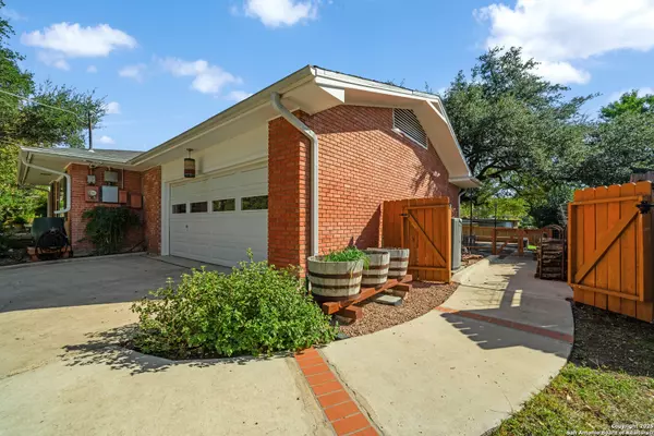 Castle Hills, TX 78213,120 Herweck