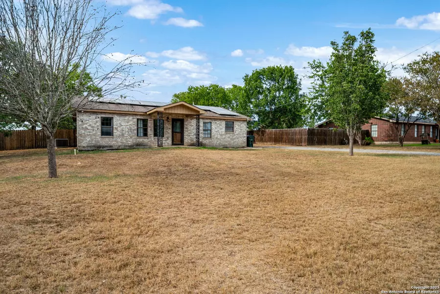 105 Lorenz, Stockdale, TX 78160